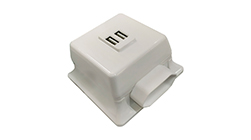 Mini torre com 1 tomada e USB